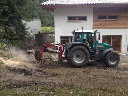Bild 2:Rodungen, Almpflege, Stockfräsen 