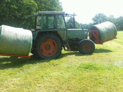 Bild 2:Rundballen pressen wickeln