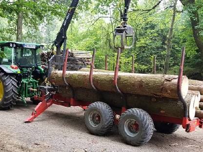Biete Holztransport mit Rückewagen