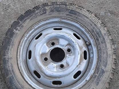 Bild 4:Autofelgen mit Reifen
