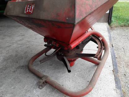 Bild 3:Lely Düngerstreuer Typ H 300