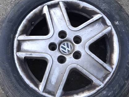 Bild 3:Autofelgen mit Reifen