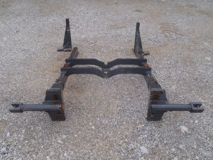 Bild 2:Hilfsrahmen Fendt Xylon