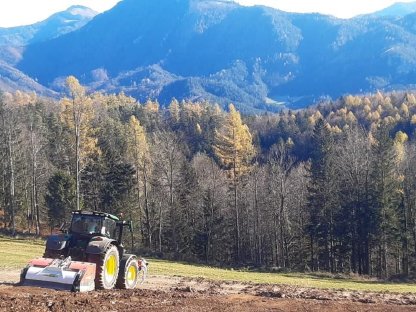 Bild 5:Fräs- und Rekultivierungsarbeiten