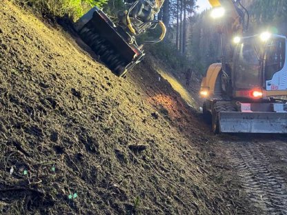 Bild 4:Böschungspflege und Böschungssanierungen