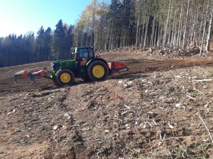 Bild 2:Fräs- und Rekultivierungsarbeiten