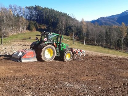 Bild 3:Fräs- und Rekultivierungsarbeiten