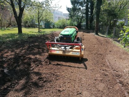 Bild 9:Böschungen und Forstmulchen, Wurzelstockfräsen