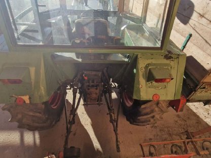 Bild 6:Fendt 108 LS, mechanischer Frontlader