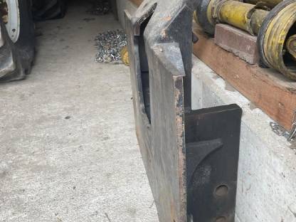 Bild 3:Anbauplatte für Steyr CVT, Case CVX, New Holland TVT