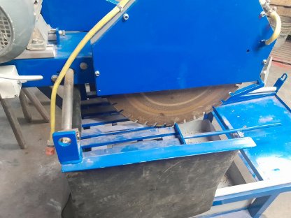 Bild 3:Ziegelschneidmaschine