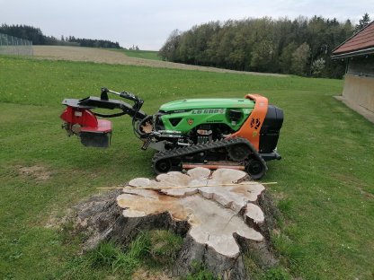 Bild 5:Böschungen und Forstmulchen, Wurzelstockfräsen