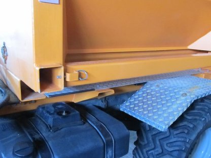 Bild 3:Streuautomat Gmeiner STA 2000 TC