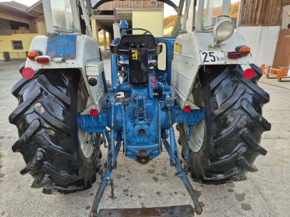 Bild 2:Ford County Super Six 1124