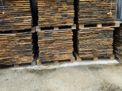 Bild 2:Alte Lärchendachbretter für Innenausbau