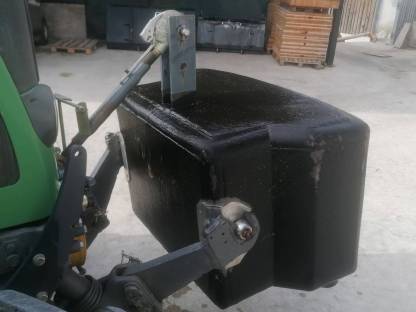 Bild 2:Frontgewicht 950 kg für Fronthydraulik
