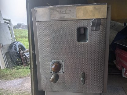 Bild 2:Gebrauchte Hoftankstelle