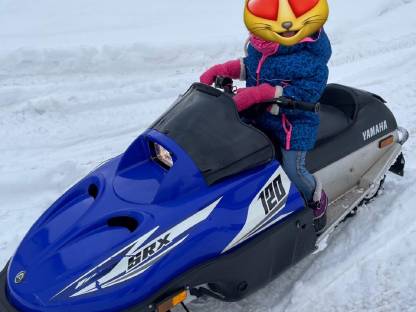 Neuwertiger Kinderskidoo Schneemobil