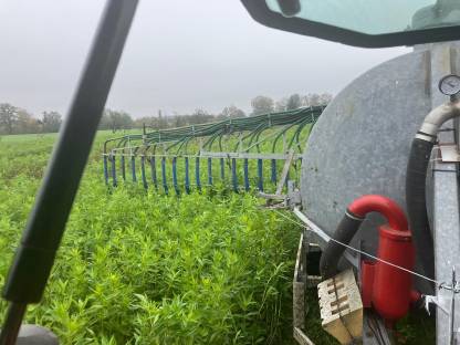 Bild 3:Gülleausbringung