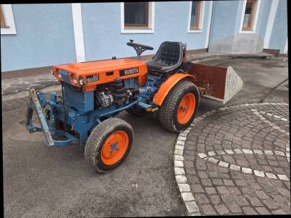 Kubota B6000 Allrad Schneepflug