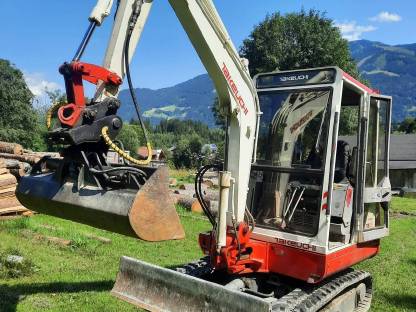 Bagger Takeuchi TB025