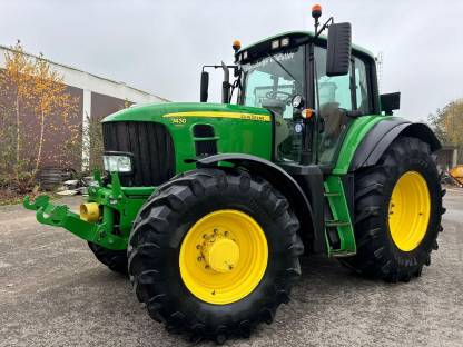 John Deere 7430