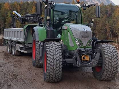 Fendt 724 S4 Profi, Gögl Dreiseitenkipper