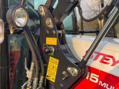 Bild 8:Steyr 4115 Multi ET, mit Frontlader und Fronthydraulik