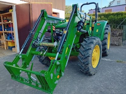 John Deere 5055E