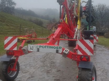 Bild 3:Pöttinger Seitenschwader 812