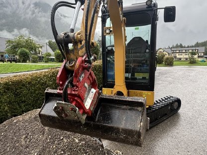 Neuwertiger Minibagger CAT 302 CR