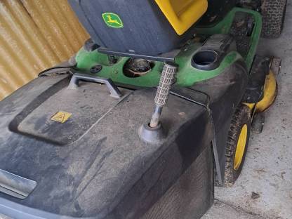 John Deere Rasentraktor X155R