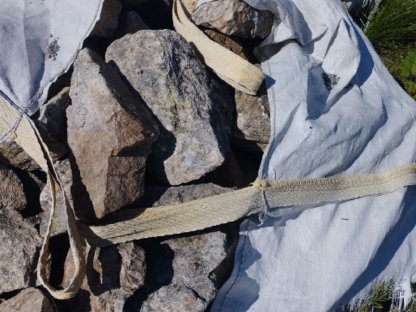 Bild 2:Steine mit Flechten von der Alm