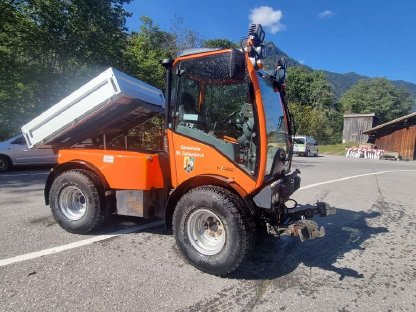 Servicegepflegter Holder M 480 mit zahlreichen Anbaugeräten