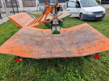 Bild 5:Posch Holzspalter liegend 28 t