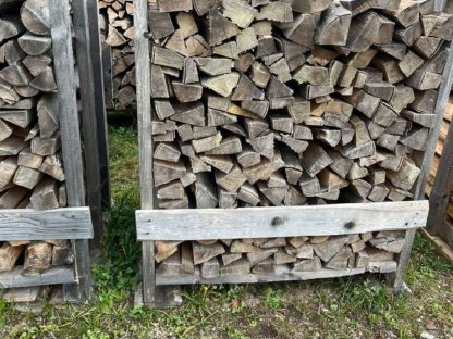 Bild 4:Brennholzkisten