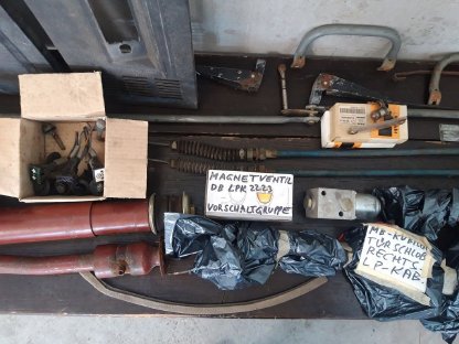 Bild 4:Mercedes-Benz LKW-Teile