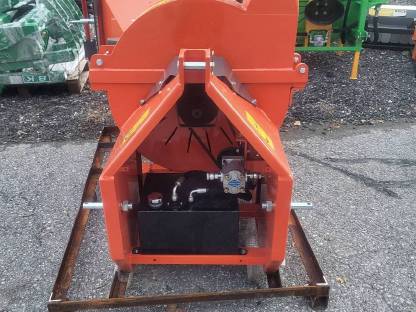 Bild 7:Holzhäcksler mit Einzug und Eigenölversorgung bis 18 cm