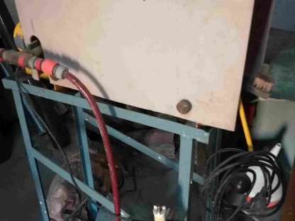 Bild 7:Weinpumpe, Bottiche, Fässer, Flaschenwaschmaschine