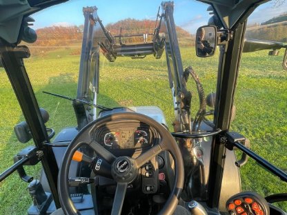 Bild 6:Steyr 4115 Multi ET, mit Frontlader und Fronthydraulik