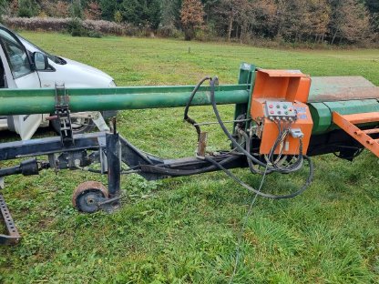 Bild 4:Posch Holzspalter liegend 28 t