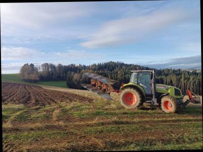 Bild 2:Biete Pflügen an, 4 Schar, steingesichert