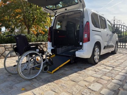 Opel Combo 1,5d Rollstuhlrampe behindertengerecht