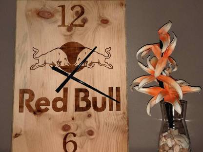 Red Bull Küchenuhr XL Wanduhr, Zimmeruhr aus Zirbenholz.