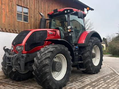 Valtra S293 Schlepper Traktor