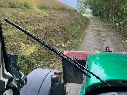 Bild 5:Auslegemulcharbeiten Mulchen