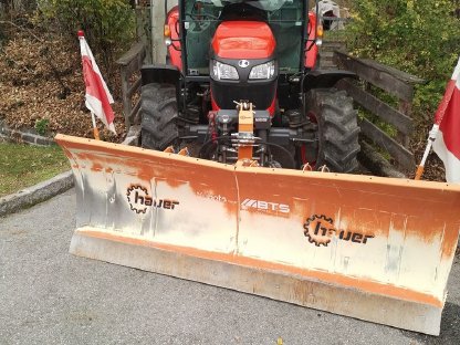 Kubota M4073