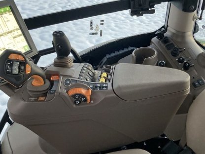 Bild 4:John Deere 6155R - Frontlader - Leder - CommandPro - 835 Bstd.