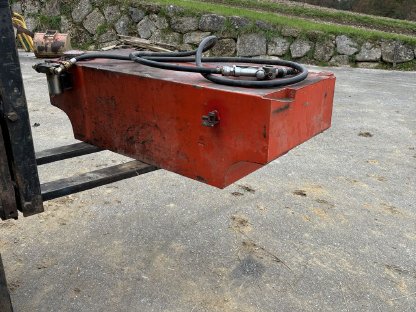 Bild 2:Tankstelle Nissan Navara D40