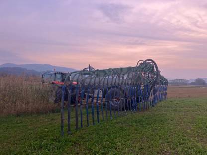 Bild 2:Gülleausbringung auch bodennah